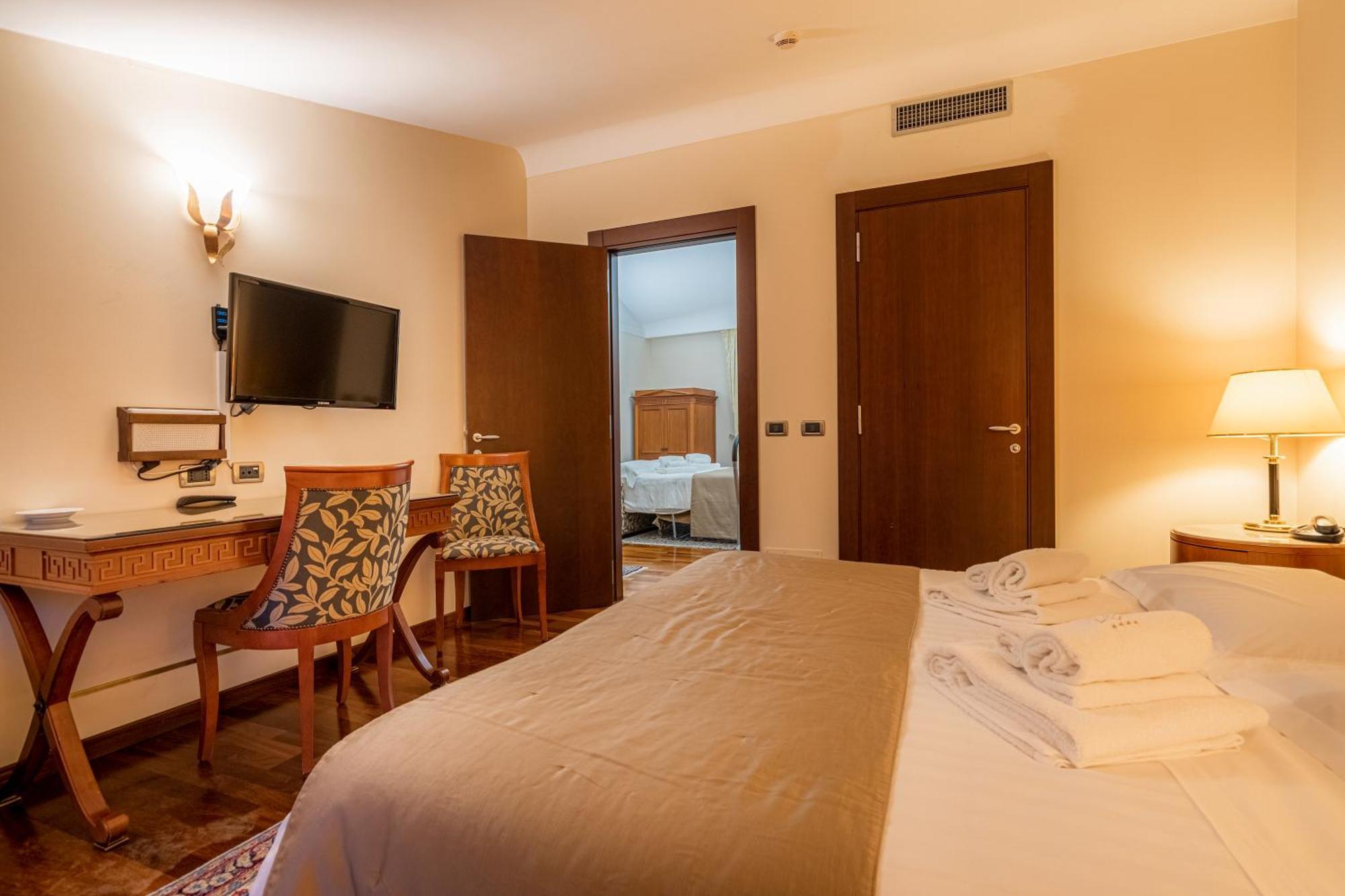 Hotel Cala Del Porto Vibo Valentia Marina Bagian luar foto