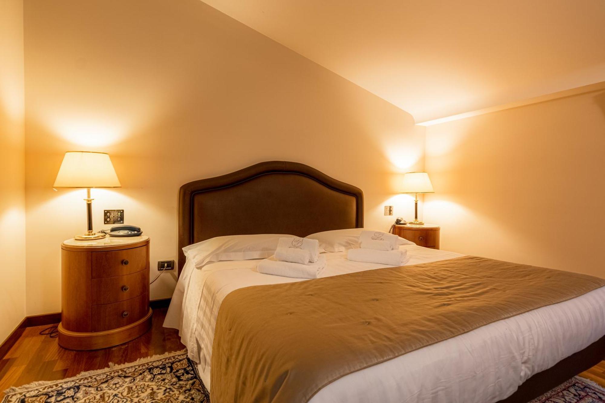 Hotel Cala Del Porto Vibo Valentia Marina Bagian luar foto