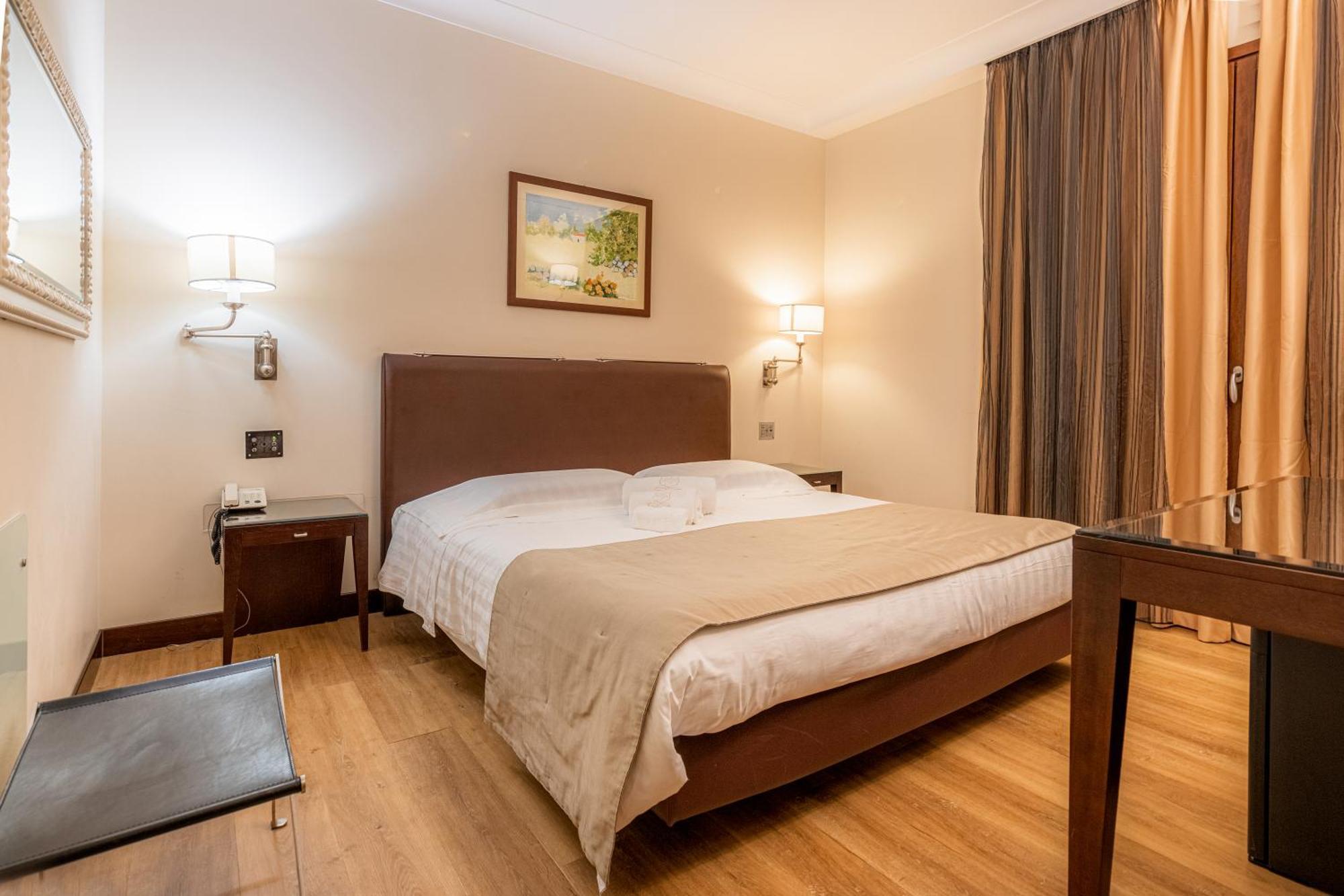 Hotel Cala Del Porto Vibo Valentia Marina Bagian luar foto