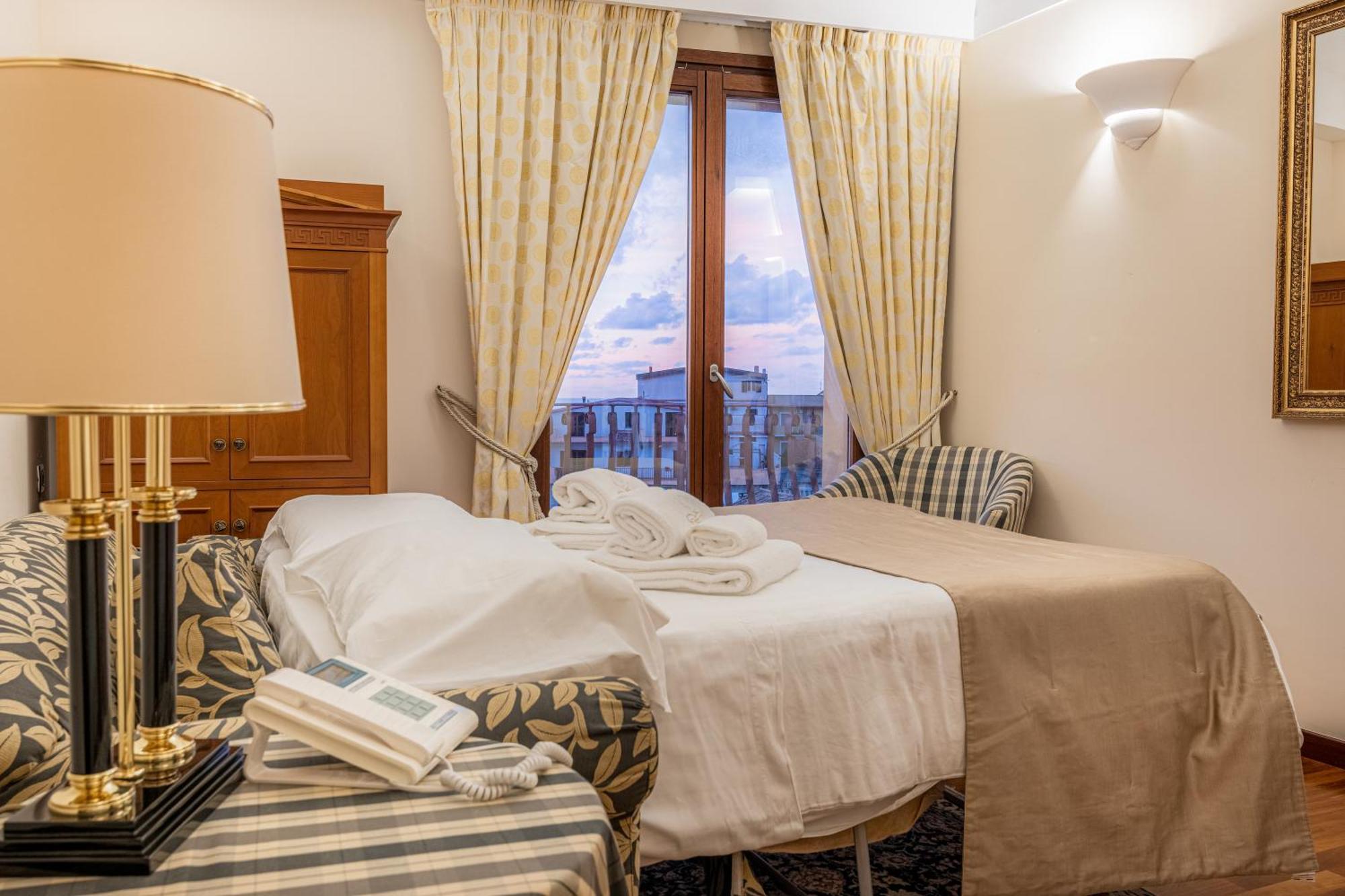Hotel Cala Del Porto Vibo Valentia Marina Bagian luar foto