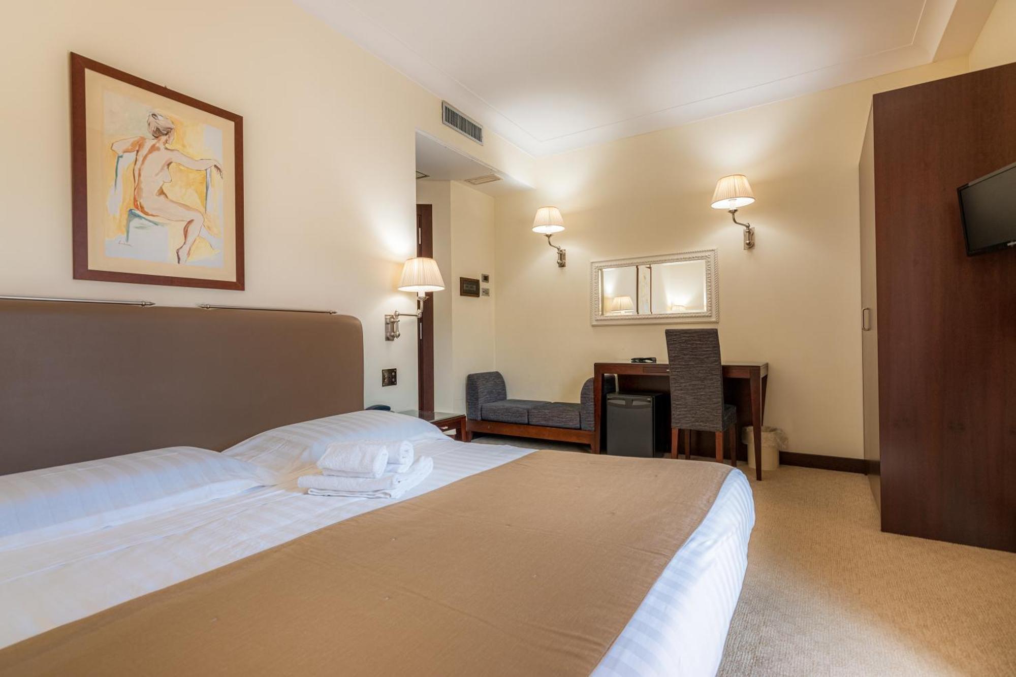 Hotel Cala Del Porto Vibo Valentia Marina Bagian luar foto
