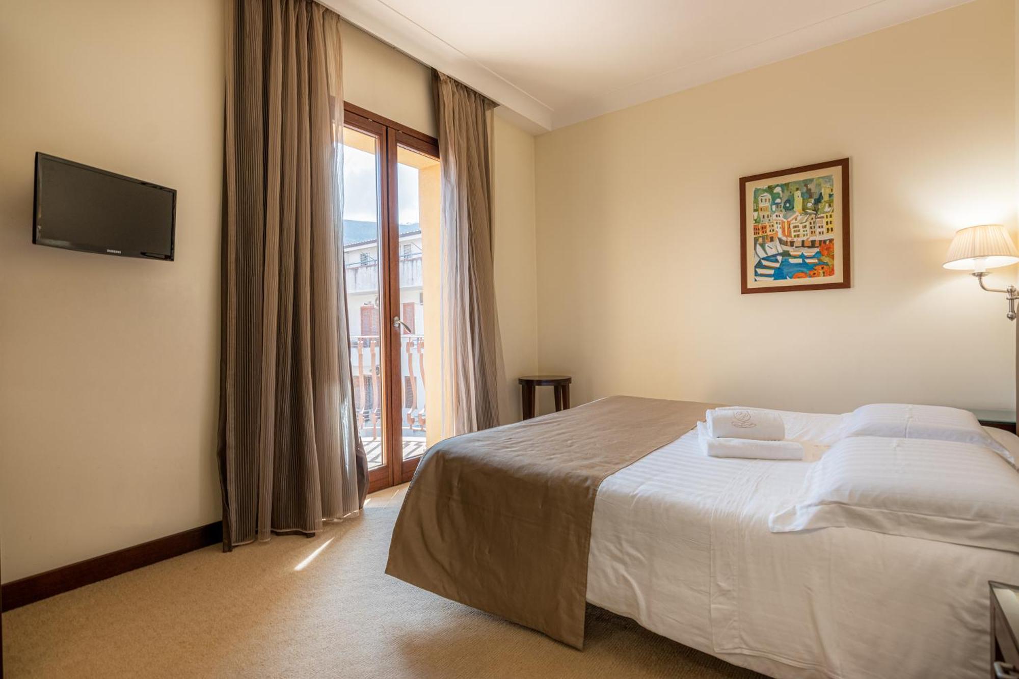 Hotel Cala Del Porto Vibo Valentia Marina Bagian luar foto