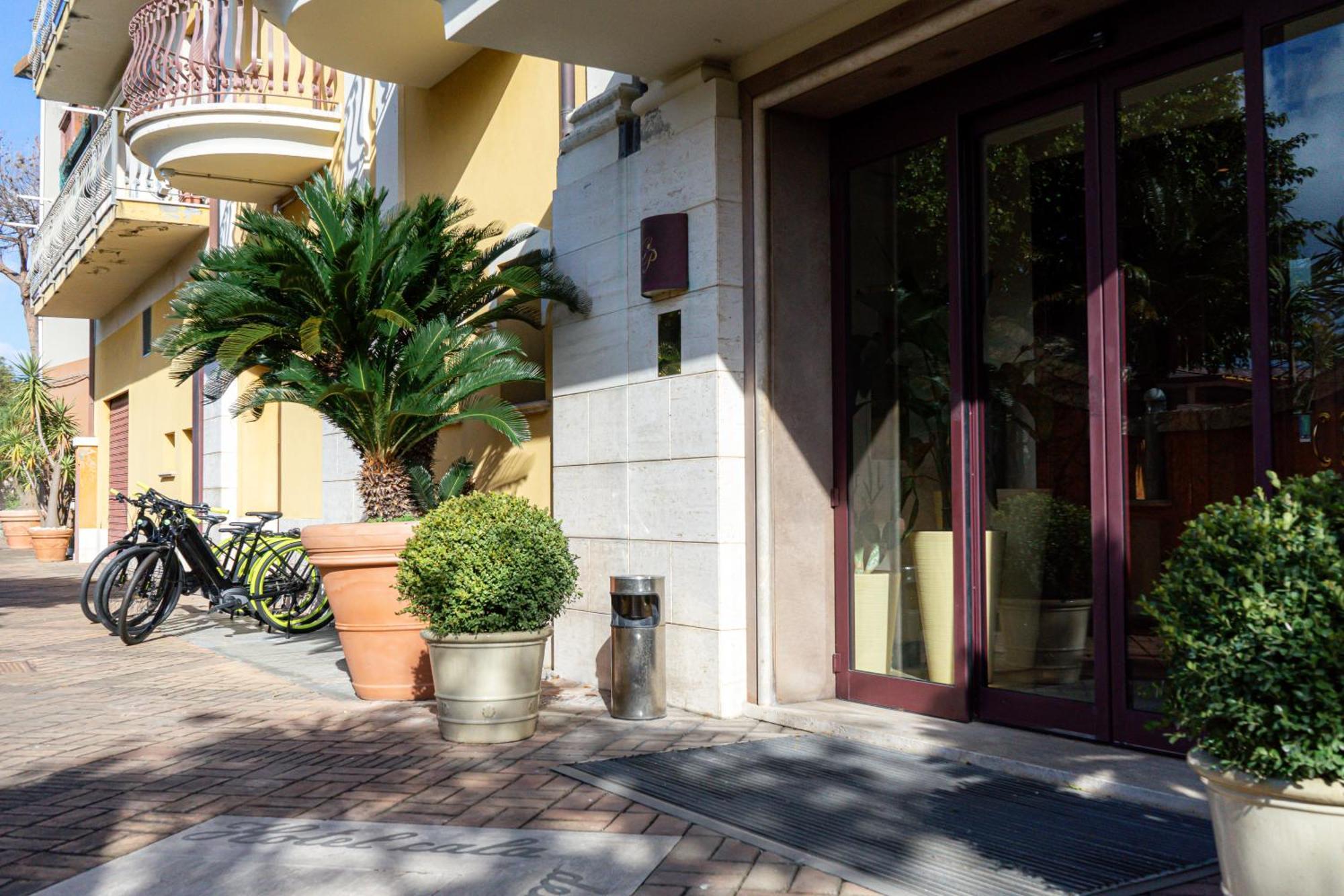Hotel Cala Del Porto Vibo Valentia Marina Bagian luar foto