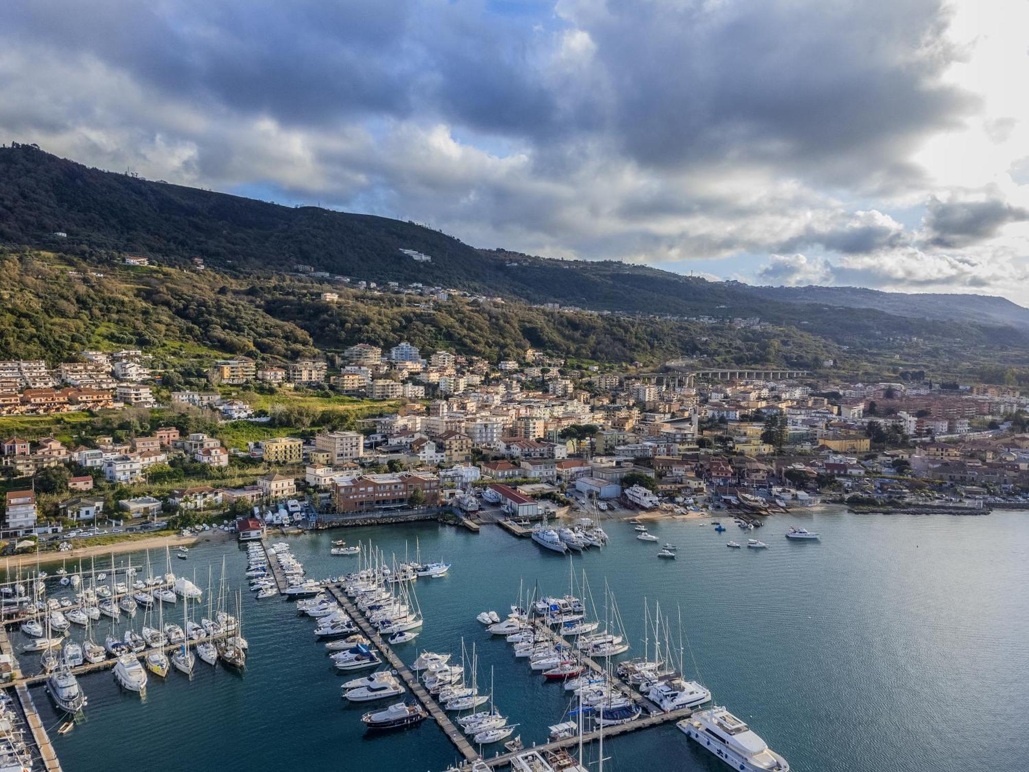 Hotel Cala Del Porto Vibo Valentia Marina Bagian luar foto
