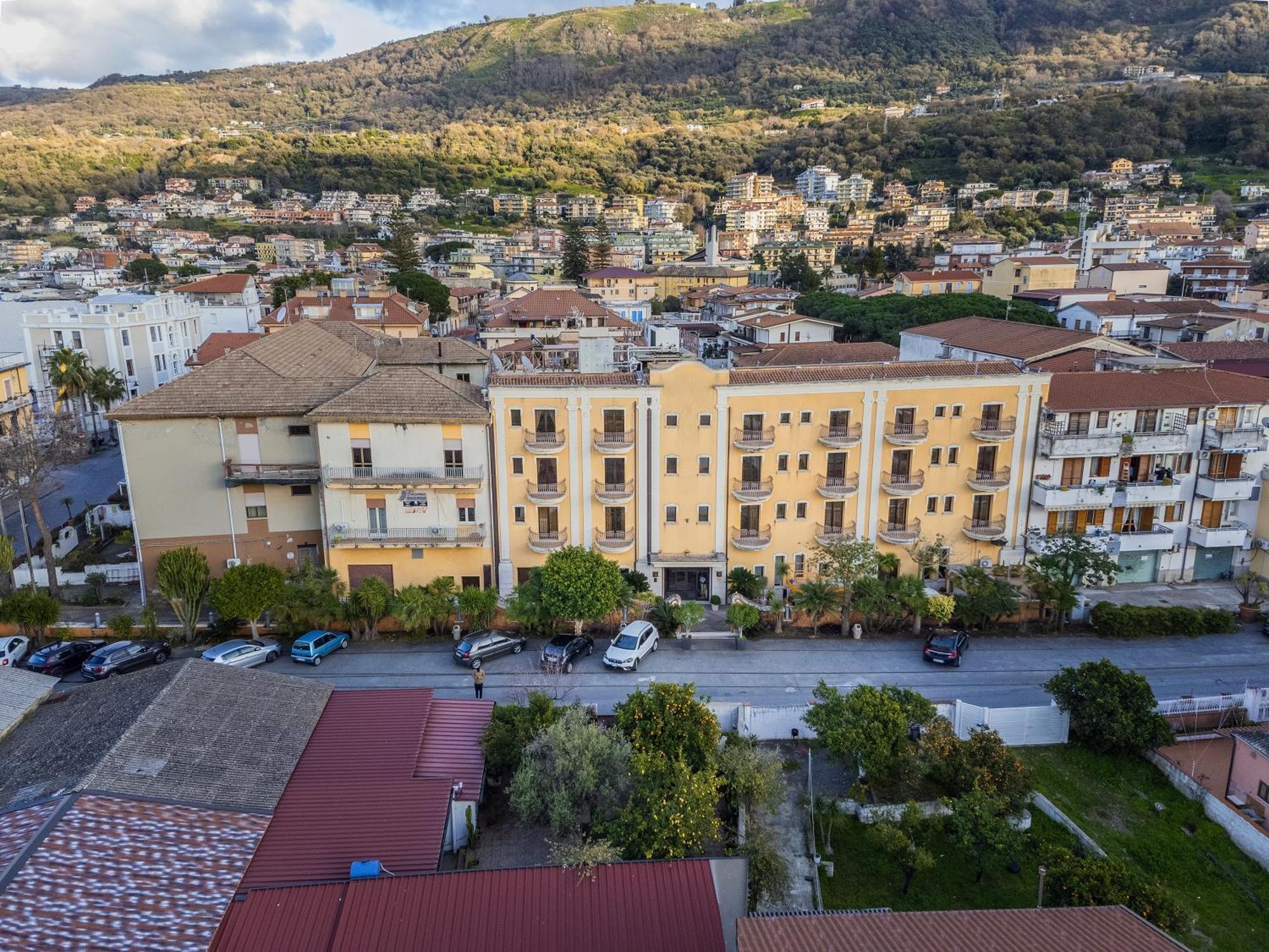 Hotel Cala Del Porto Vibo Valentia Marina Bagian luar foto